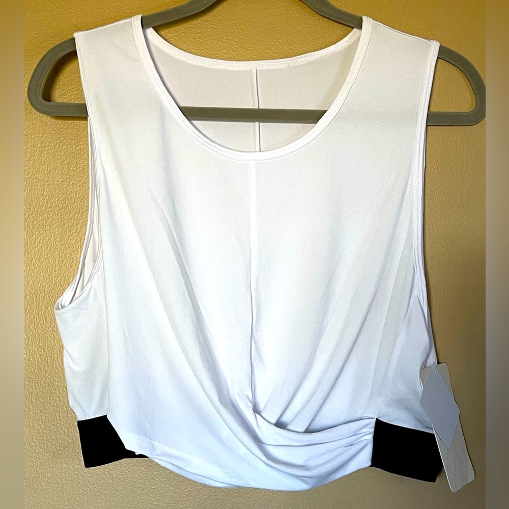 BNWT 2X white twist front fabletics top